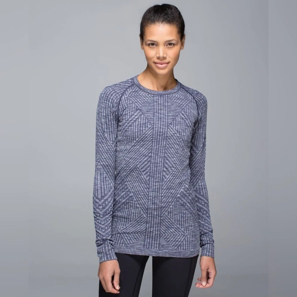 Lululemon Rest Less Pullover in Heathered Cadet Blue Size 10.